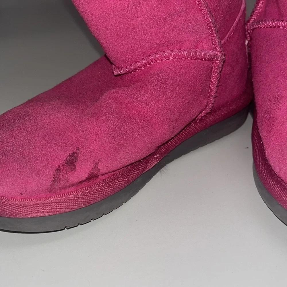 Ugg Koolaburra hit pink booties children size 9 in hot pink with side ribbons